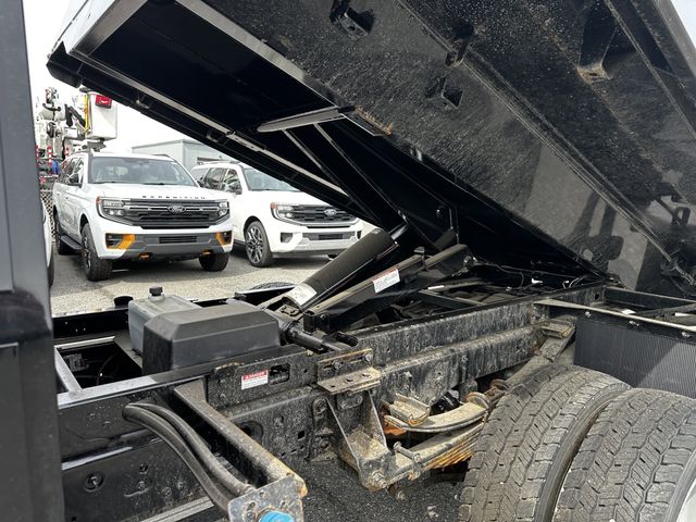 2024 Ford F-600 Super Duty Chassis Cab XL - Photo 40