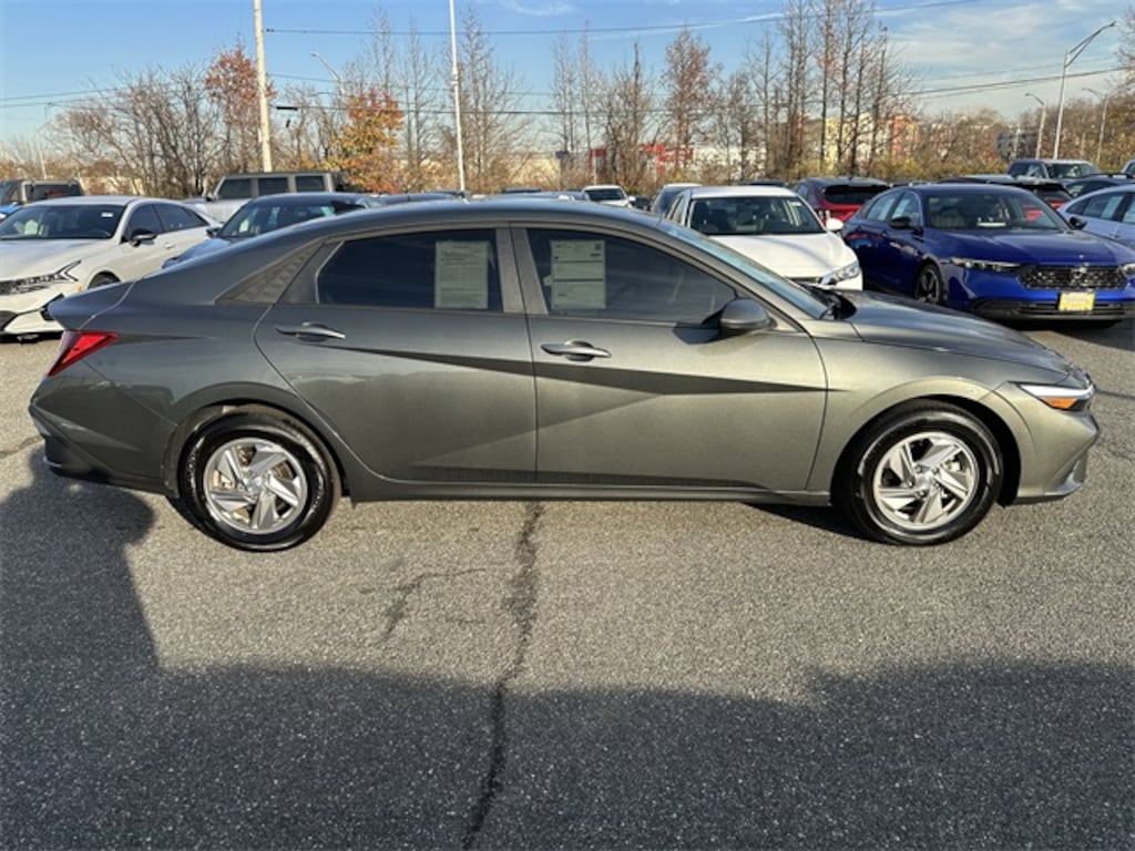 Certified 2025 Hyundai Elantra SE Sedan