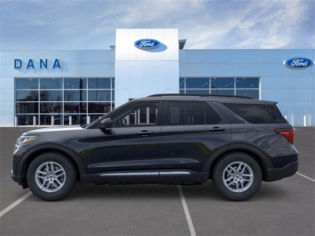 2025 Ford Explorer photo 2