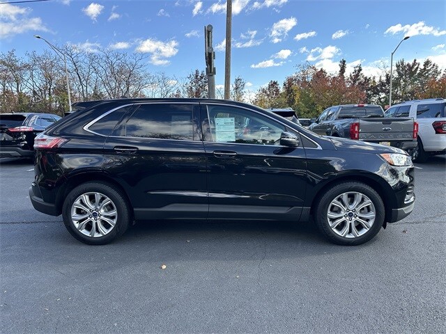 2021 Ford Edge Titanium photo 4