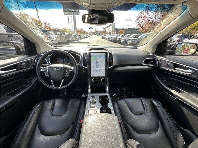 2021 Ford Edge Titanium photo 3