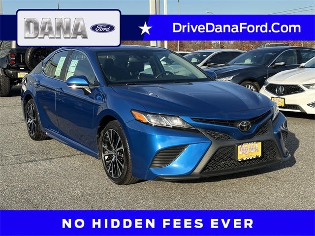 2020 Toyota Camry SE's photo