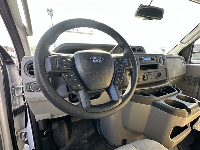 2024 Ford E-450 Cutaway photo 3
