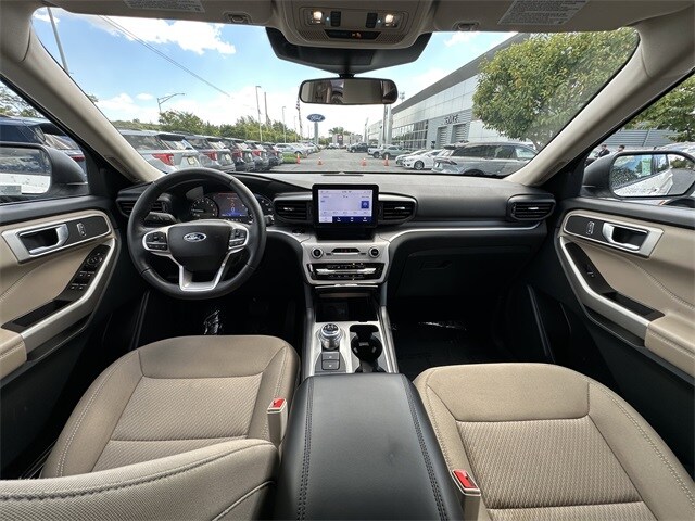 2024 Ford Explorer XLT photo 2