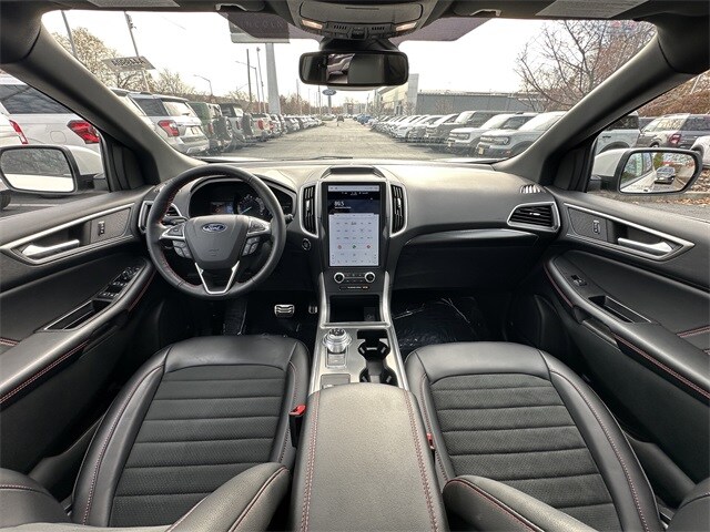 2024 Ford Edge ST photo 3