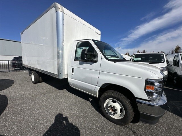 2024 Ford E-450 Cutaway photo 4