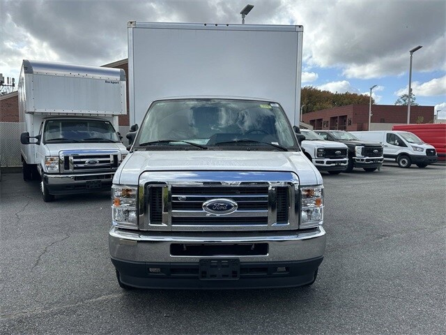 2024 Ford E-450 Cutaway photo 2