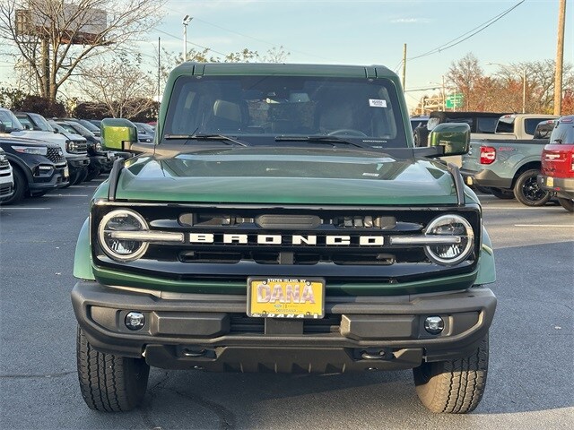 2025 Ford Bronco Outer Banks photo 2