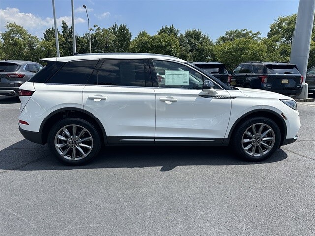 2022 Lincoln Corsair Standard photo 4