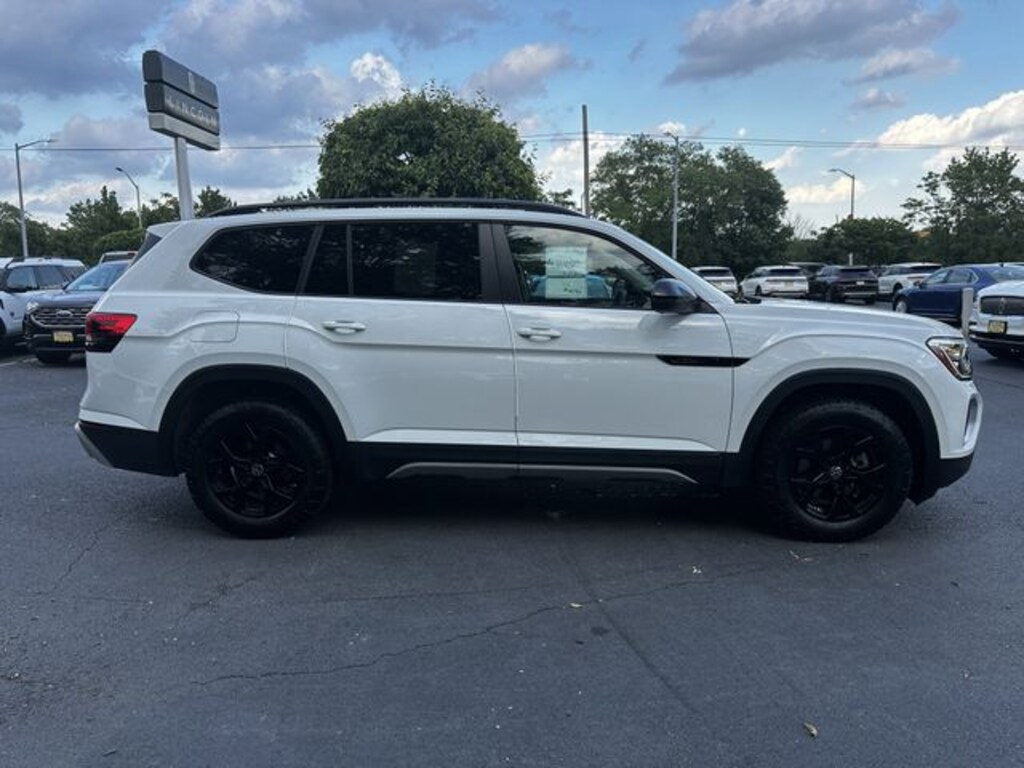 Certified 2024 Volkswagen Atlas 2.0T Peak Edition SE w/Technology SUV