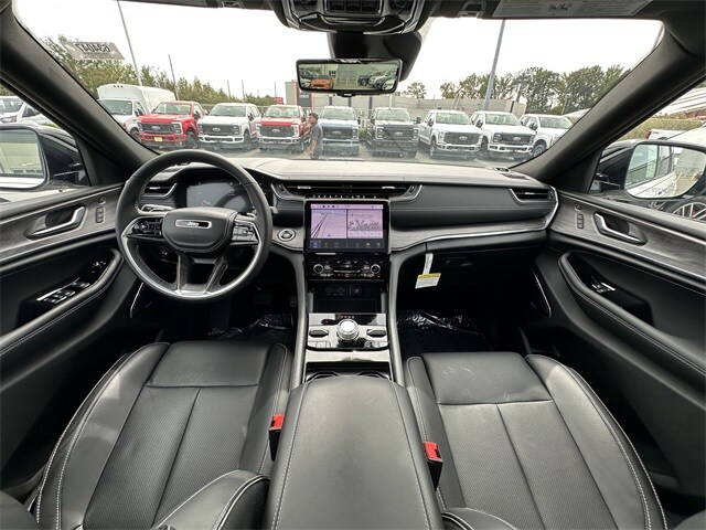 2023 Jeep Cherokee Overland 4xe photo 3