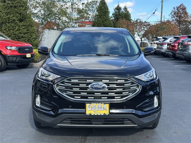 2021 Ford Edge Titanium photo 2