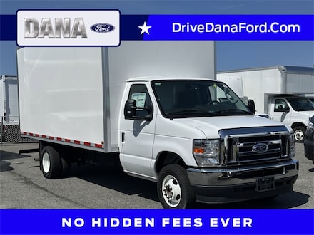 2024 Ford E-450 Cutaway Base Cab/Chassis