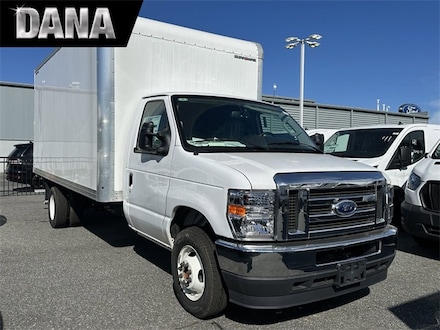 2024 Ford E-450 Cutaway Box Van Cab/Chassis