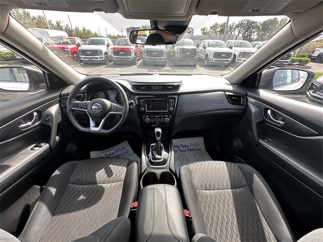 2019 Nissan Rogue SV photo 3