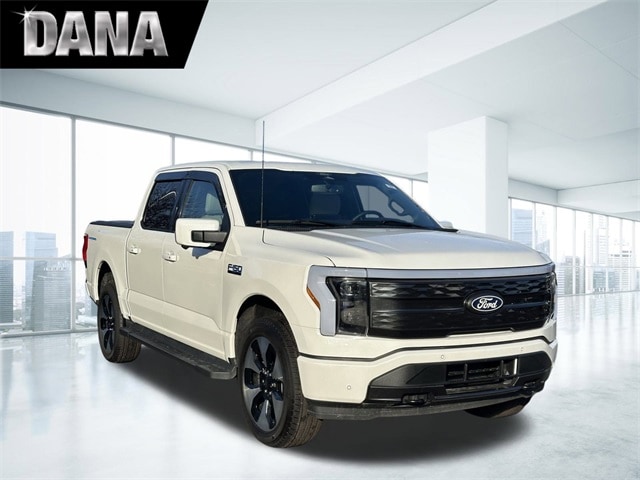 2025 Ford F-150 Lightning Platinum's photo