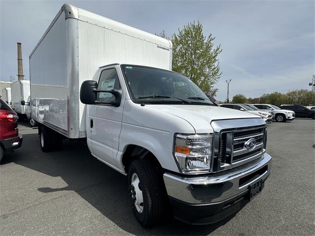 2024 Ford E-450 Cutaway photo 4