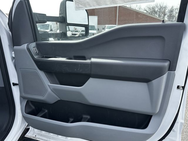2024 Ford F-600 Super Duty Chassis Cab XL - Photo 31