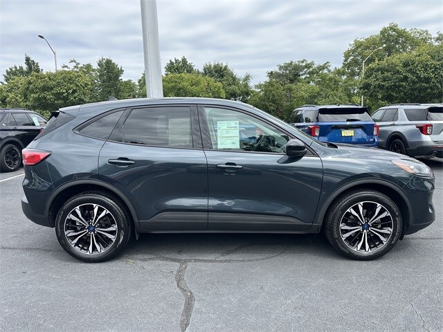 2022 Ford Escape SE photo 3