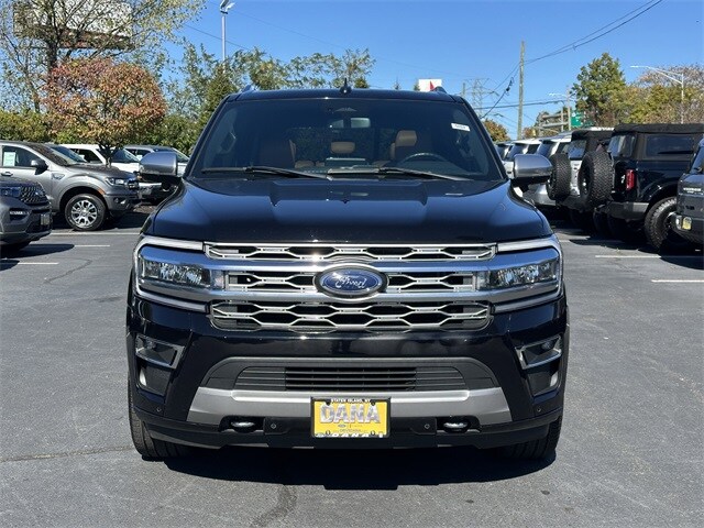 2022 Ford Expedition MAX Platinum photo 2