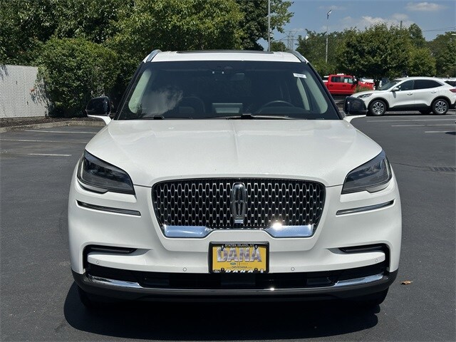 2023 Lincoln Aviator Standard photo 2