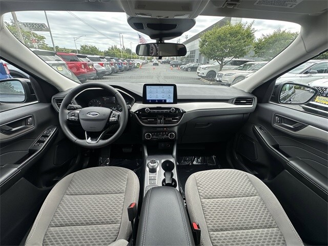 2022 Ford Escape SE photo 2