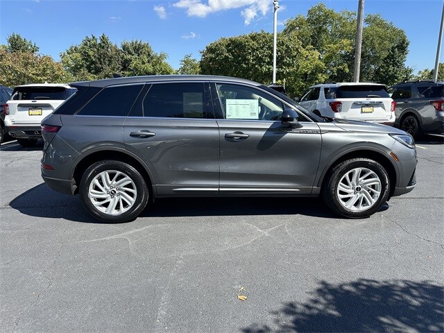 2024 Lincoln Corsair Premiere photo 4