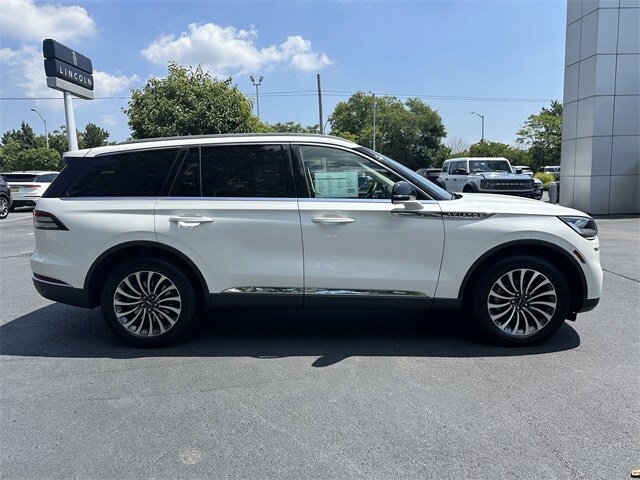 2023 Lincoln Aviator Standard photo 4