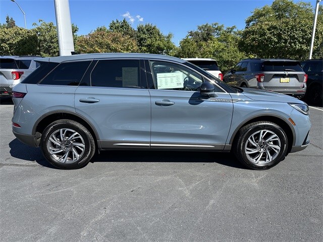 2024 Lincoln Corsair Premiere photo 4