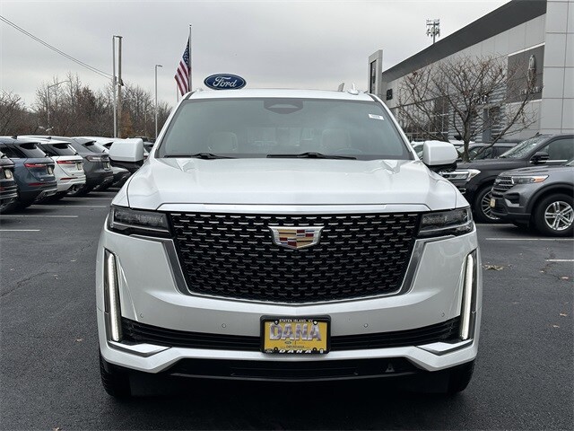2023 Cadillac Escalade ESV Premium Luxury photo 2