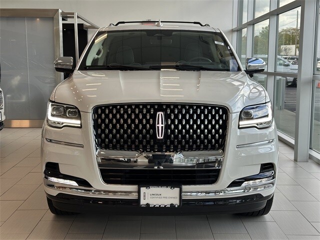 2023 Lincoln Navigator Black Label photo 2