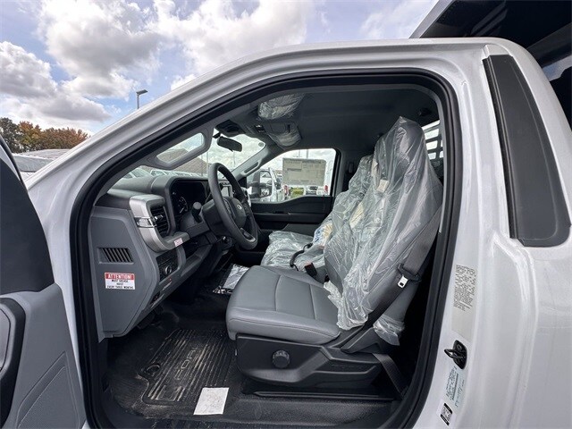 2024 Ford F-550 photo 3