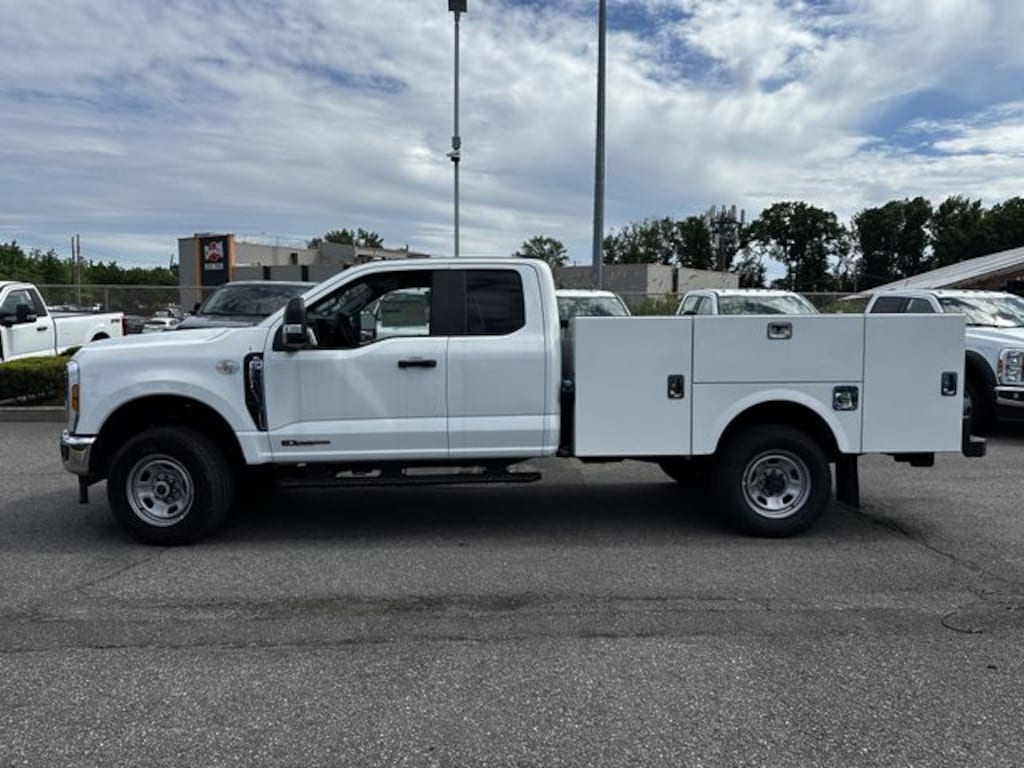 New 2024 Ford F-350 Chassis XL Chassis