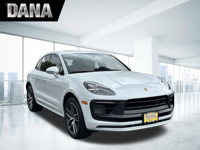 2022 Porsche Macan S's photo