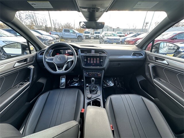2023 Volkswagen Tiguan SE R-Line Black photo 2