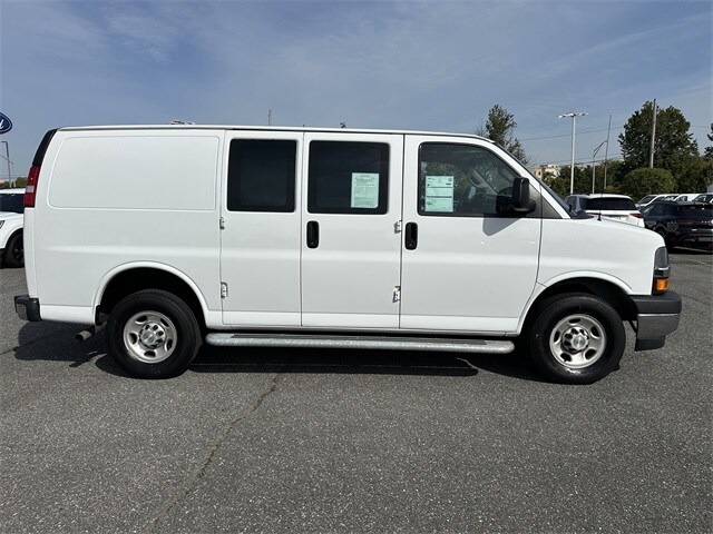 2023 Chevrolet Express 2500 Work Cargo Van photo 4