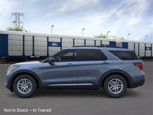 2025 Ford Explorer photo 3
