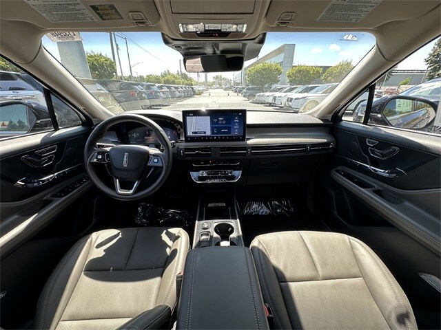2023 Lincoln Corsair Standard photo 3