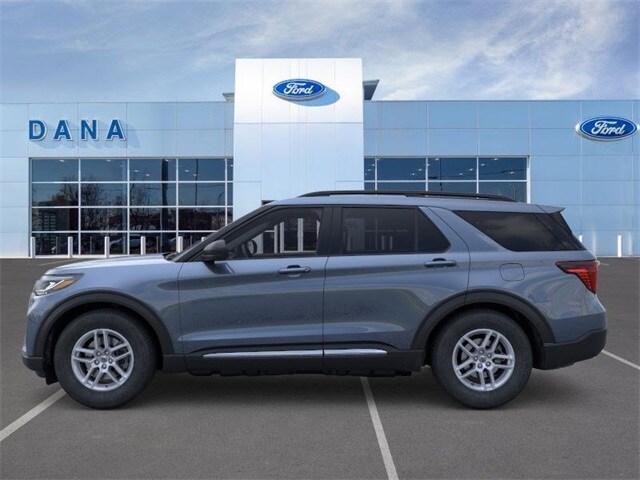 2025 Ford Explorer photo 2