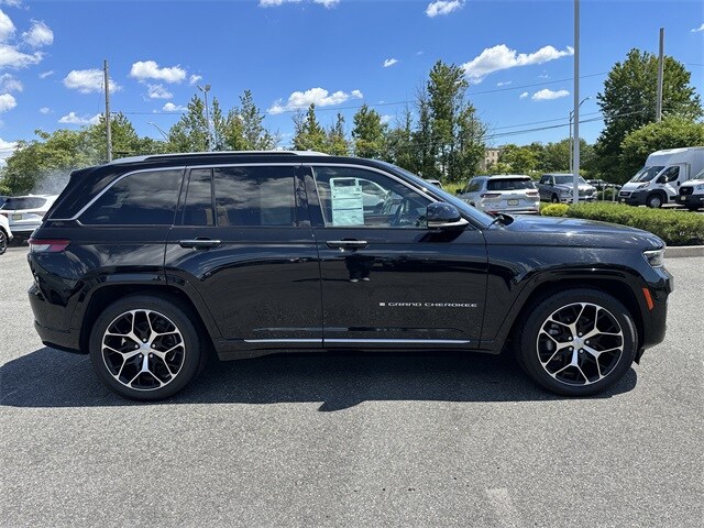 2022 Jeep Grand Cherokee Summit Reserve photo 3