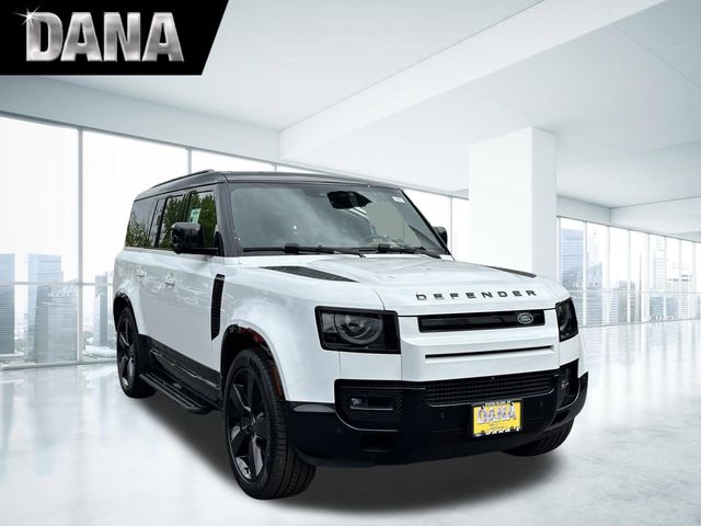 2024 Land Rover Defender 130 X-Dynamic SE P400's photo