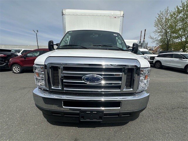 2024 Ford E-450 Cutaway photo 2