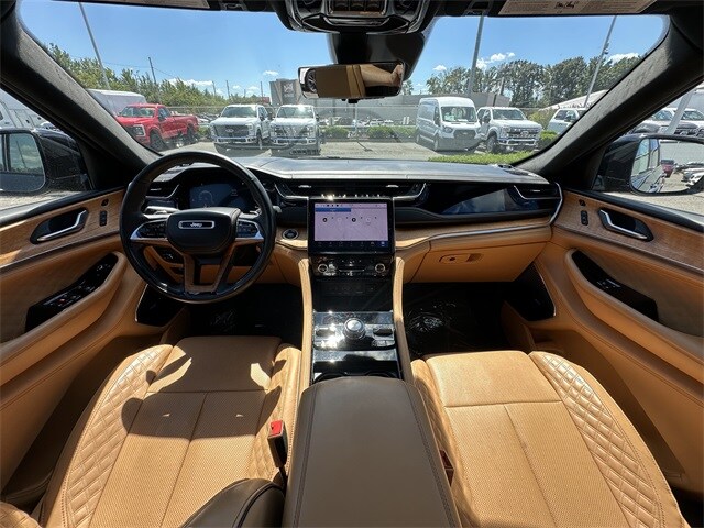 2022 Jeep Grand Cherokee Summit Reserve photo 2