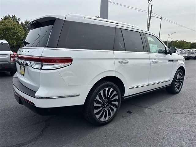 2022 Lincoln Navigator Black Label