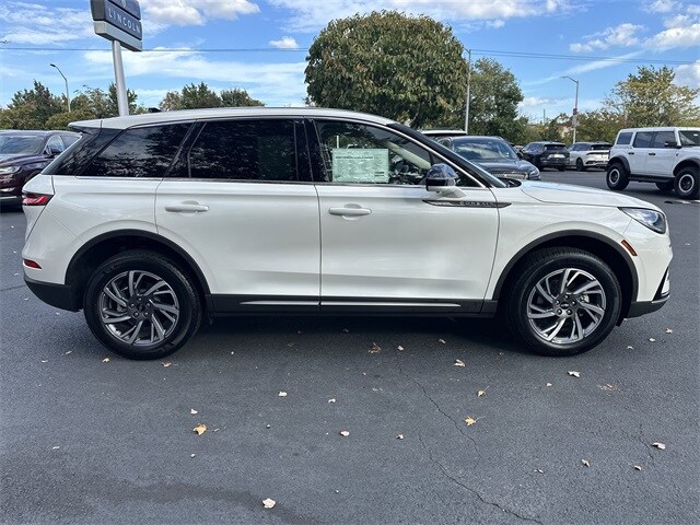 2024 Lincoln Corsair Premiere photo 4