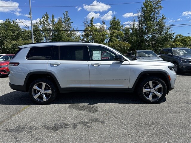 2022 Jeep Grand Cherokee Limited photo 3