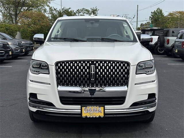 2022 Lincoln Navigator Black Label photo 2