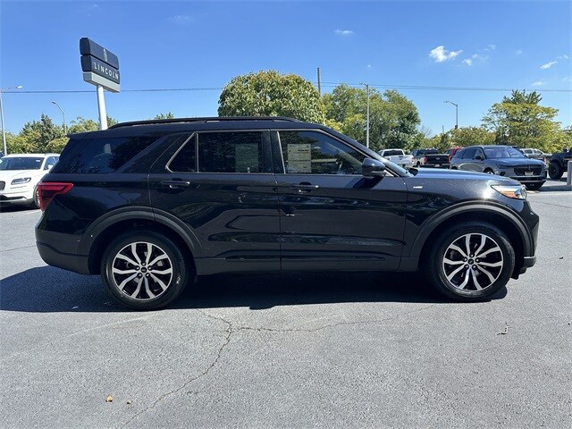 2022 Ford Explorer ST-Line photo 2