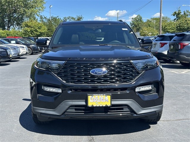 2022 Ford Explorer ST-Line photo 2