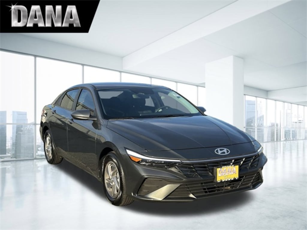 Used 2025 Hyundai Elantra SE Sedan